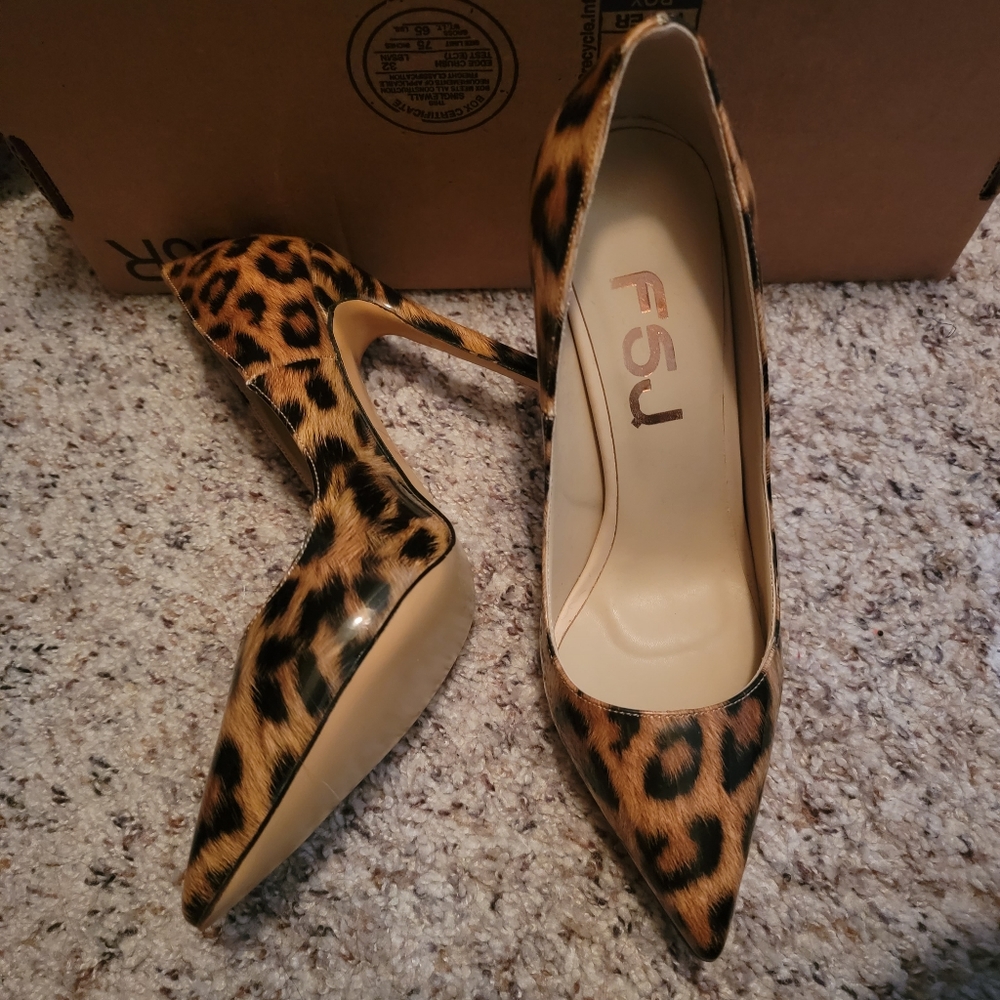 Pumps - Picture 2 of 3